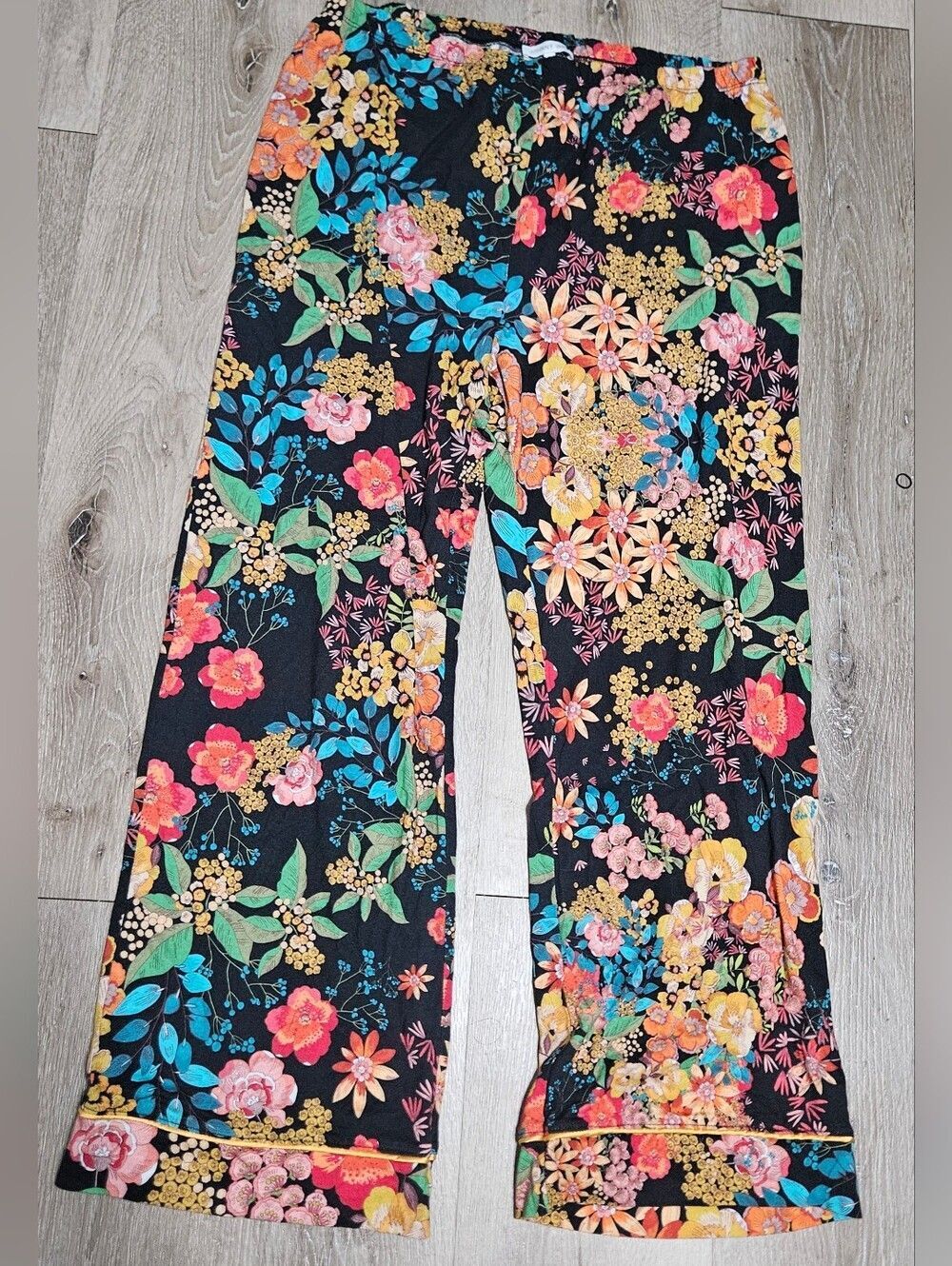 Johnny was Women's pants size XL